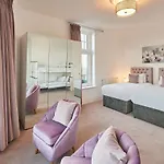 Apartment Host & - Captain's Deck Seafront