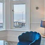 Host & - Captain's Deck Seafront *