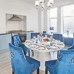 Host & - Captain's Deck Seafront Apartment Saltburn-by-the-Sea