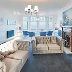 Host & - Captain's Deck Seafront