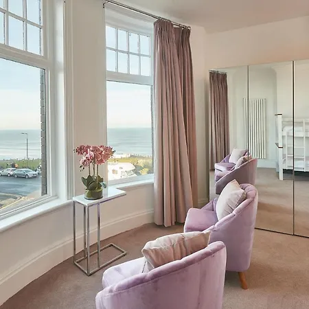 Daire Host & - Captain's Deck Seafront *