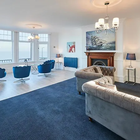 Host & - Captain's Deck Seafront *