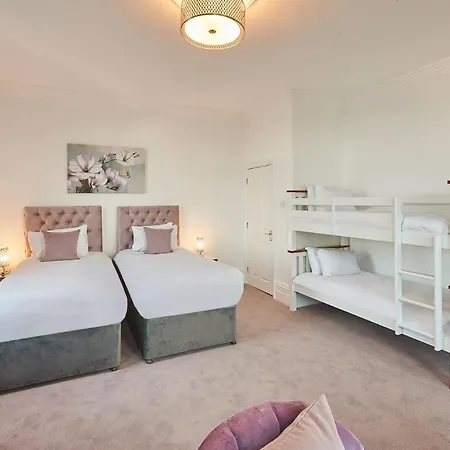 Host & - Captain's Deck Seafront Daire