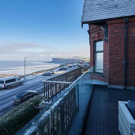 Host & - Captain's Deck Seafront Apartment Saltburn-by-the-Sea