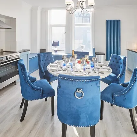 Host & - Captain's Deck Seafront