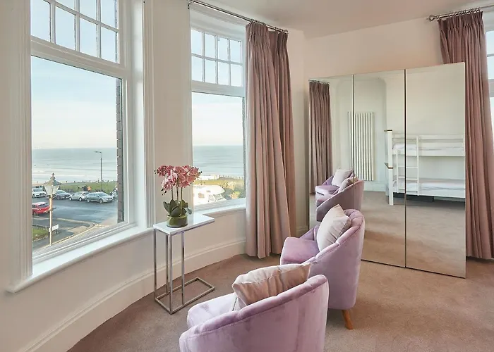 Апартаменты Host & - Captain's Deck Seafront *