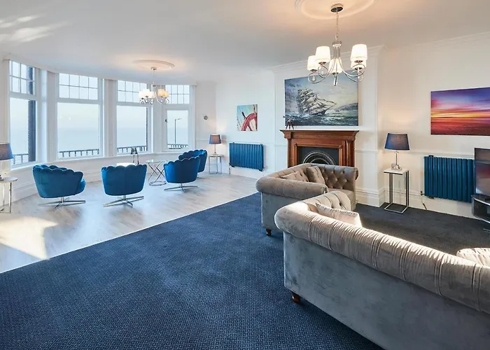 Host & - Captain's Deck Seafront *