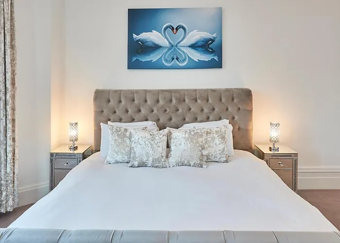 Host & - Captain's Deck Seafront