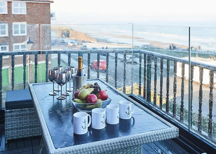 Host & - Captain's Deck Seafront