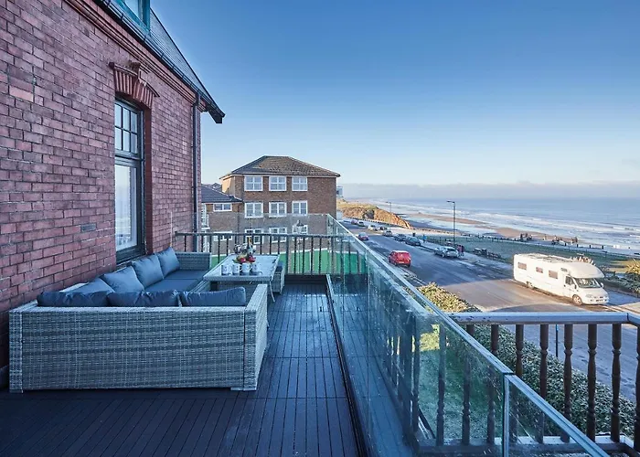 Host & - Captain's Deck Seafront Апартаменты *