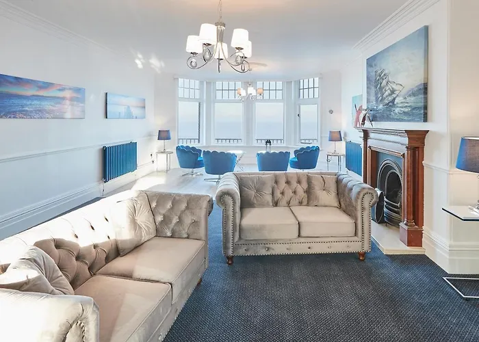 Host & - Captain's Deck Seafront