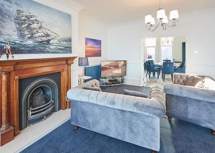 Апартаменты Host & - Captain's Deck Seafront *
