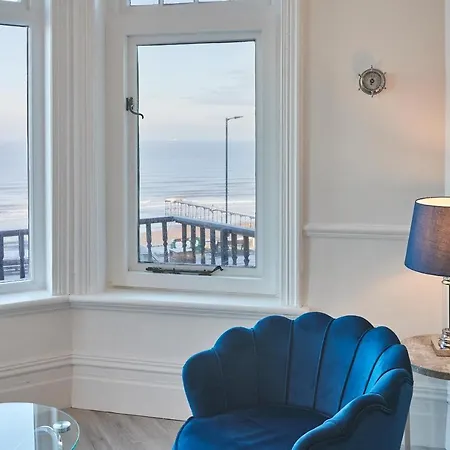 Host & - Captain's Deck Seafront *