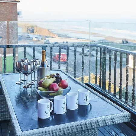 Host & - Captain's Deck Seafront