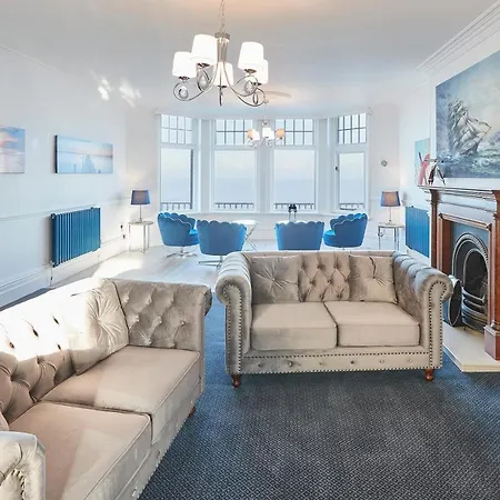 Host & - Captain's Deck Seafront